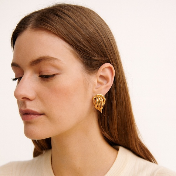 vendome Jewelry - Vintage Vendome Clip On Earrings